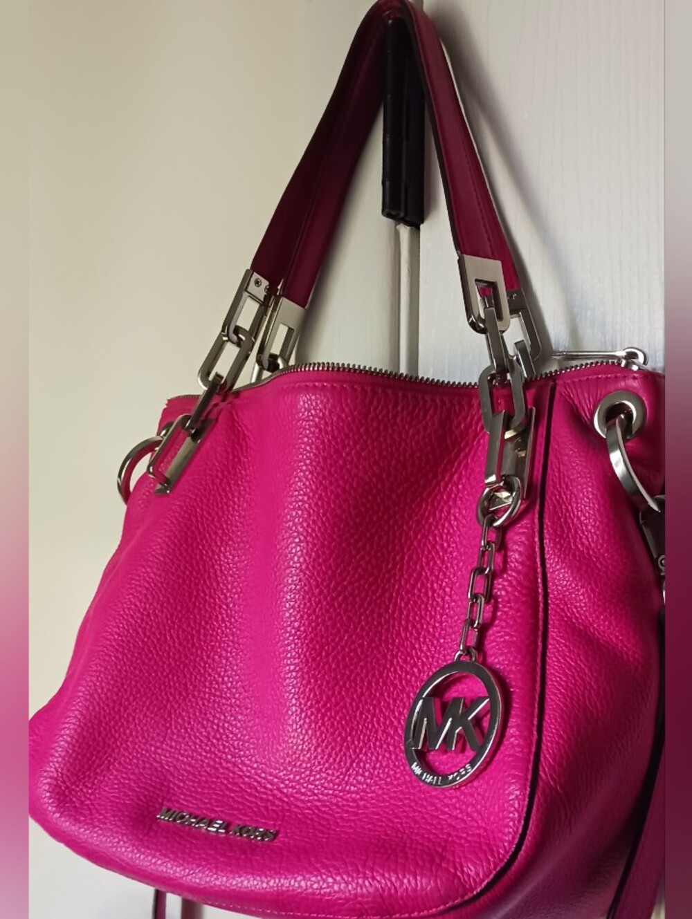 Michael Kors Fuschia Leather Shoulder Bag💞